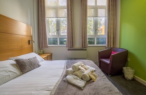 Cathedrals Hostel | LSE Bankside House - Campus Accommodation