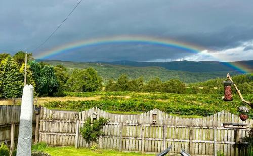 Aberchalder Bed & Breakfast | Lundie View B & B