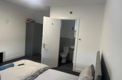 Luton House | Luton Room only