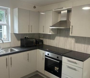Luton House | Luton Room only