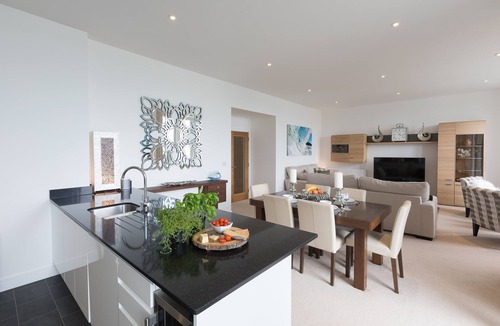 St Ives Apartment | Luxurious 5* Beachfront apartment, free wifi and sky tv