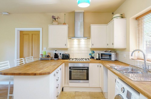 Eversley Cottage | Luxurious comfortable apartment in rural north Hampshire.