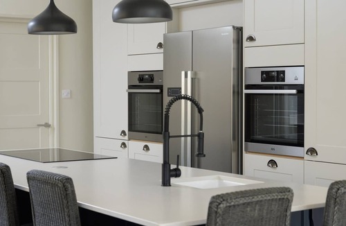 Cheltenham House | Luxurious House, Lodge & Garden, Private Parking
