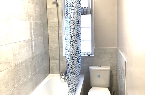 Harehills House | Luxurious, spacious, 4 bedroom house, free parking