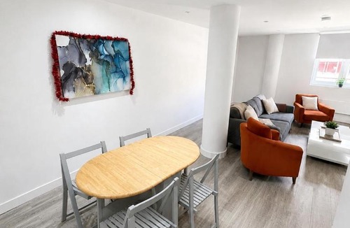 Corby Apartment | Luxury 1BR Serviced Apt 01 with Wi-Fi MyRent2Rent