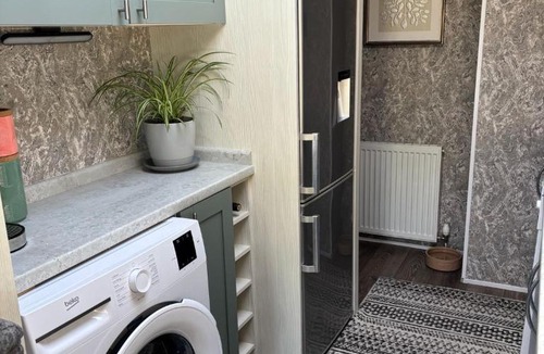 Hopton Resort | Luxury 2 Bed Caravan With Decking - Sleeps 4 - at Broadland Sands Park