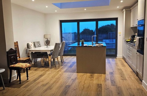 Westmarsh House | Luxury 5 Bed Detached Home, Countryside Views