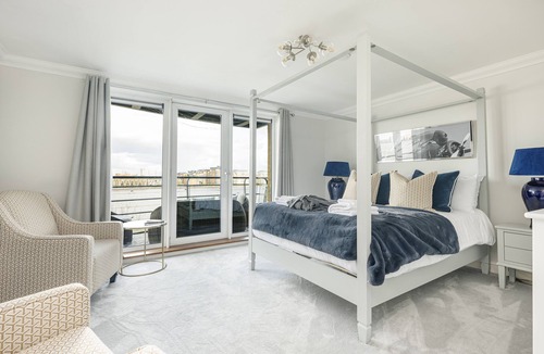 East Walworth Apartment | Luxury 5* Riverfront apartment near Central London!