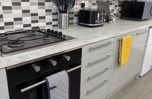 Oadby House | Luxury 8-Bed House | All En-Suite | Free Parking