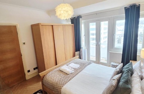 Seafront Apartment | Luxury Beachfront Apartment Brighton Centre