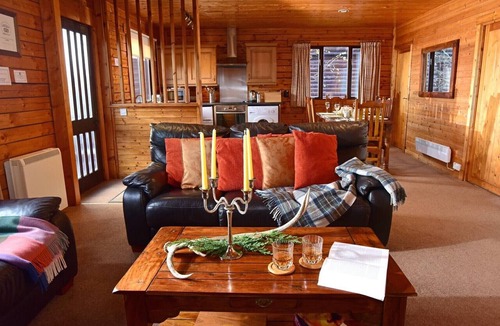 Callander House | Luxury Cottage-Countryside view Garden Cottage