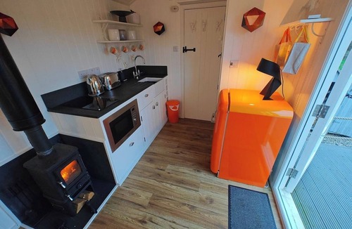St. Mawgan House | Luxury Countryside Shepherds Hut with Hot Tub