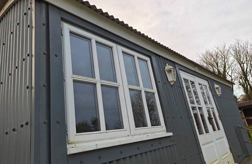 St. Mawgan House | Luxury Countryside Shepherds Hut with Hot Tub