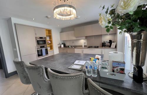 Durham House | Luxury Durham Home, Sleeps up to 12, Free Parking