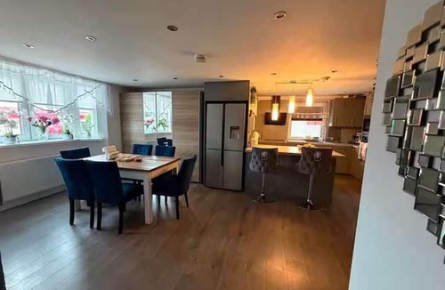 Perth House | Luxury Home Stay With Privacy and Pet Friendly