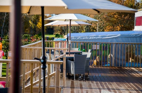 Dilton Marsh Ski Chalet | Luxury Hot Tub Lakeside Lodge CARRION Near Longleat