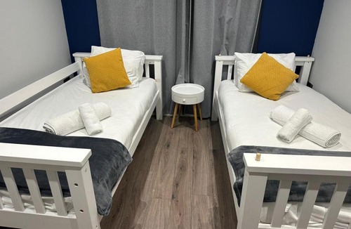 Watford Apartment | Luxury Jacuzzi Cottage near Harry Potter & Nature