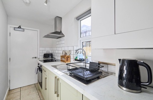 Headingley Apartment | Luxury Lower-Level Two Bed Apt