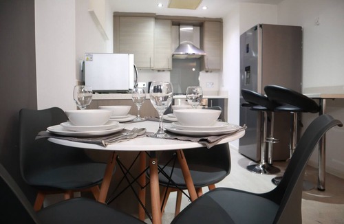 Olton Apartment | Luxury Modern Flat BHX NEC JLR Solihull Hospital with Free Secured Parking