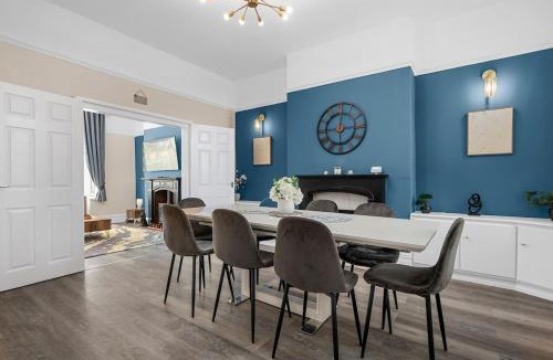 Great Harwood House | Luxury Modern Home Great Harwood - Sleeps Up to 8