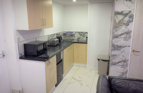 Bradford Apartment | Luxury open plan apartment with large jacuzzi