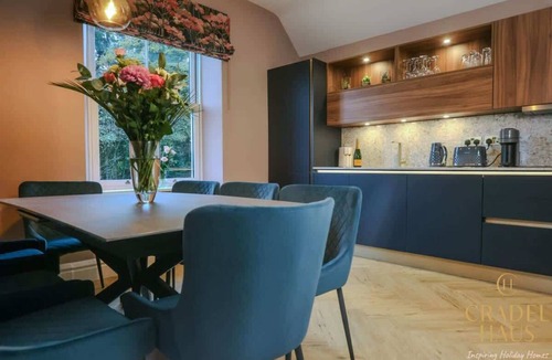 Bowness-on-Windermere House | Luxury Pet-Friendly House w/EV Charger & Parking