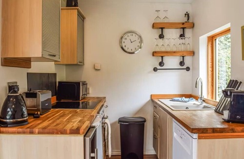Manley House | Luxury Private Accommodation & Hot Tub Set Within Gardens With Summer House