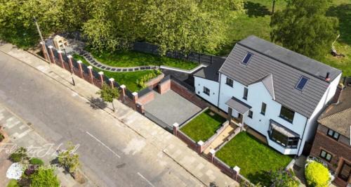 Shooters Hill Villa | Luxury Rooms Express