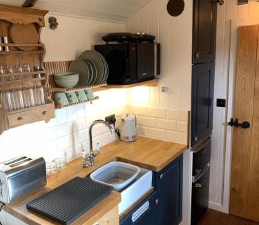 Coalpit Heath Other | Luxury Shepherds Hut, Snapdragon
