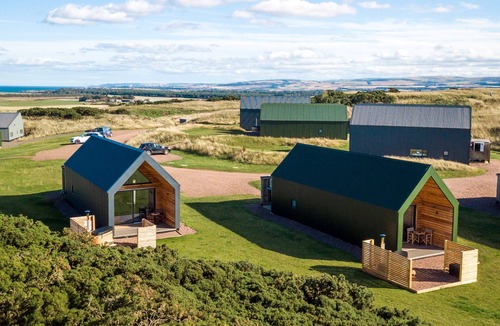 North Berwick Villa | Luxury Studio Lodge with Hot Tub
