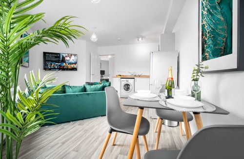 Cradley Heath Apartment | Luxury Two Bed Apartment - Parking