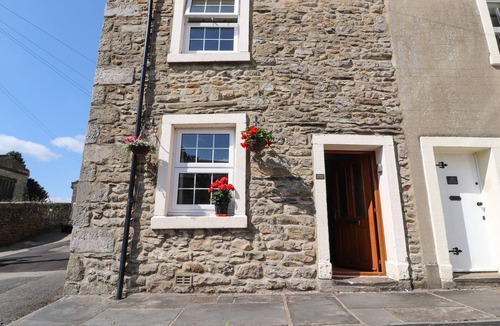 Giggleswick Cottage | LYCHGATE COTTAGE, character holiday cottage, with open fire in Settle