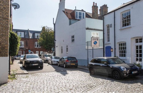 Battersea House | Magenta – 3 Bedroom Home by Battersea Park