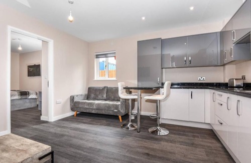 Runnymede Apartment | MAGNA HOUSE #FLAT6