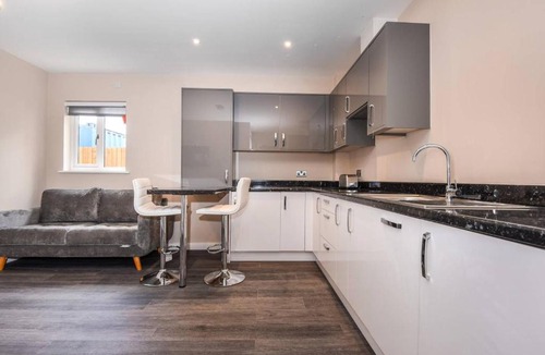 Runnymede Apartment | MAGNA HOUSE #FLAT6