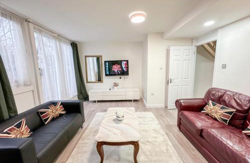 Maida Vale Apartment | Maida Vale 3BDR Apt with Private Garden & Wi-Fi near Little Venice & Paddington by Staylio London