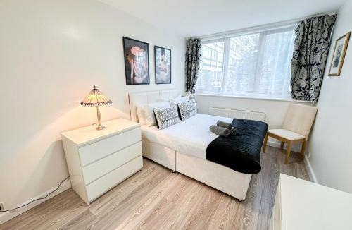 Maida Vale Apartment | Maida Vale 3BDR Apt with Private Garden & Wi-Fi near Little Venice & Paddington by Staylio London