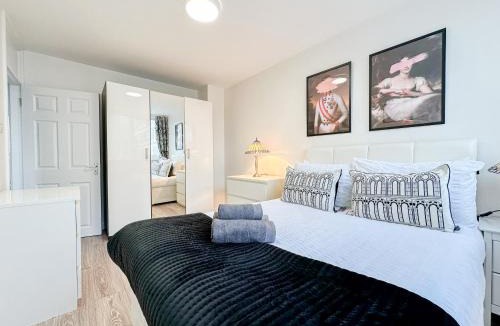 Maida Vale Apartment | Maida Vale 3BDR Apt with Private Garden & Wi-Fi near Little Venice & Paddington by Staylio London
