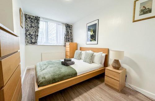 Maida Vale Apartment | Maida Vale 3BDR Apt with Private Garden & Wi-Fi near Little Venice & Paddington by Staylio London