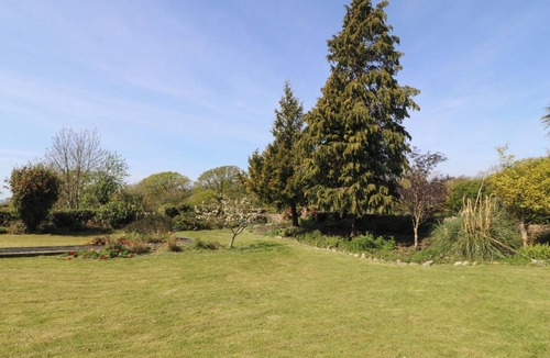 Llandwrog Cottage | MALLARDS REST, with a garden in Bontnewydd, Gwynedd