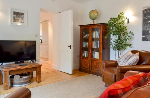 Crediton House | Manor Cottage
