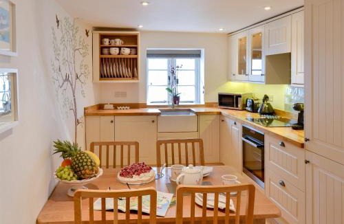 Crediton House | Manor Cottage