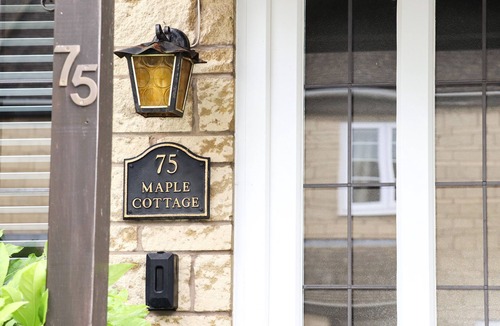 Broadway Cottage | MAPLE COTTAGE, pet friendly, with a garden in Broadway