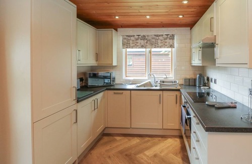 Bridgetown Cabin | Maple in Dolton, Devon. 3 bed.