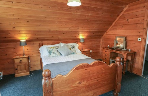 Bridgetown Cabin | Maple in Dolton, Devon. 3 bed.