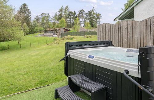 Bowness-on-Windermere House | Maple - Woodland Cottages