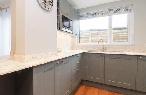 Bare Cottage | Marilyn