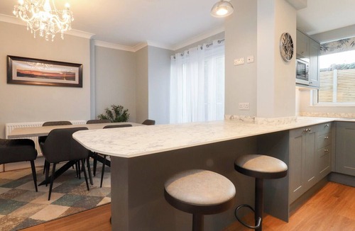 Bare Cottage | Marilyn