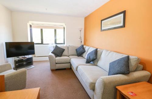 Littlehampton House | Marine Court Two Bedroom Second-floor Apartment 33
