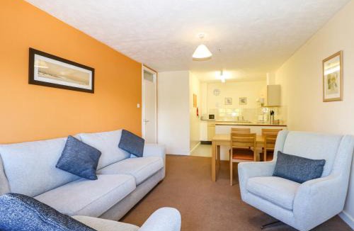 Littlehampton House | Marine Court Two Bedroom Second-floor Apartment 33